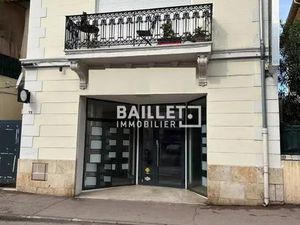 LOUE À CAGNES SUR MER  186 M2 À USAGE DE COMMERCES / BUREAUX