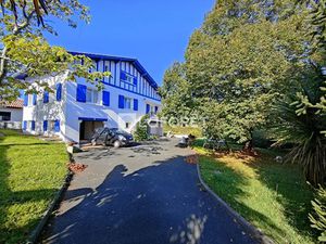 Location meublée maison 5 pièces 163 m² à Urcuit (64990)  1 800 €