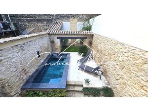 Maison de village 5 pièces de 215 m² - garage - piscine - jardin et terrasses