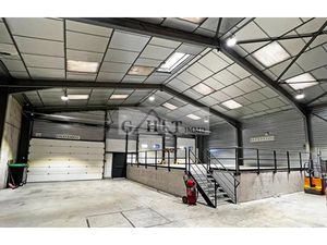 ENTREPOT 972 M² A VENDRE A PRINGY