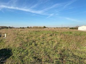 Vente terrain 686 m² Saint-Savinien (17350)