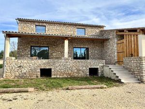 Maison de caractère divisée en 2 logements en pleine nature à Issirac