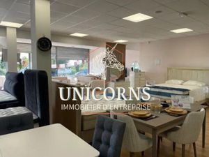 Local commercial à louer 300 m² - Visibilité exceptionnelle vitrine 16m sur axe passant