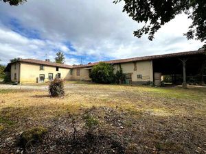 Ancienne ferme en bout de chemin avec 45 Ha