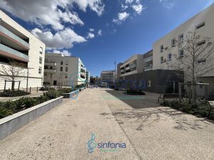 MURS LOCAUX COMMERCIAUX 359 M2 NEUFS