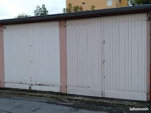 Garage fermé à louer