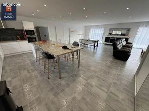 Propriété 7 pièces 240 m²