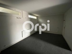 Location locaux professionnels 32 m² à Bruay-la-buissiere (62700)  400 €