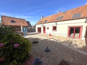 Location meublée maison 6 pièces 220 m² à Chartres (28000)  2 700 €