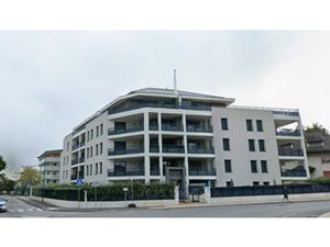 Garage spacieux proche hopital et douanes