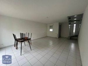 Maison à louer 3 pièces 73.4 m² - Surgères (17) - 828€