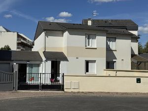 Vente maison 5 pièces 109 m² à Saint-Amand-Montrond (18200)  113 900 €