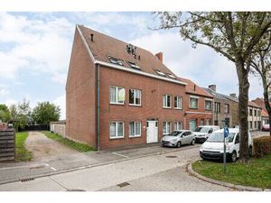 Zonnig en instapklaar appartement gelegen in de dorpskern van Kaprijke.