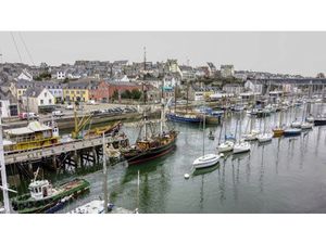Local professionnel à louer DOUARNENEZ 1 pièce(s) 218m2 2 200€/mois HT/HC
