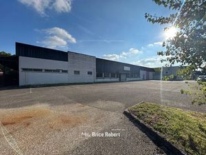 A vendre - Bâtiment d'activités avec parcelle de terrain de plus de 4 000 m²- Vaulx-en-Vel