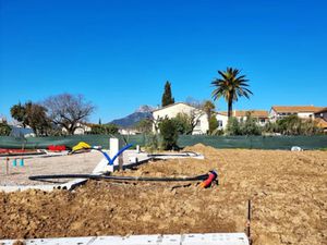 Vente terrain 300 m² à La Crau (83260)  255 000 €