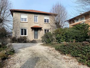 Location maison 7 pièces 159 m² à Montbrison (42600)  1 250 €