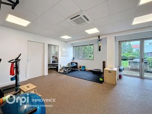 Location locaux professionnels 48 m² à Chamalieres (63400)  830 €