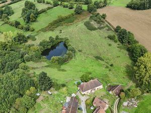 VENTE : Ensemble immobilier de deux maisons avec terrain à VICQ