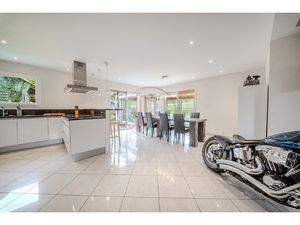 Maison contemporaine de 2006 de 230 m2 habitables