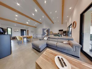 Villa Contemporaine de 120m2 avec superbe vue sur 650m2 de t