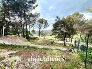 Terrain constructible viabilisé de 572 m² à Rousset (13790)