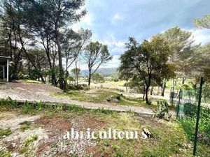 Terrain constructible viabilisé de 572 m² à Rousset (13790)