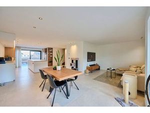 ZEER RUIM MODERN EN LICHTRIJK TRIPLEX APPARTEMENT VAN 160m²