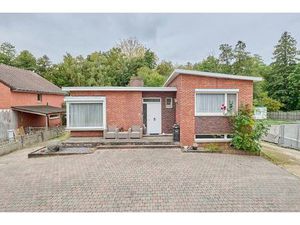 RUSTIG GELEGEN TE RENOVEREN WONING OP 10A 07 CA NABIJ HET CENTRUM