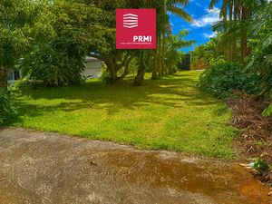Chez PRMI / Terrain constructible au calme / Petite-île