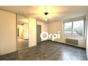 Location appartement  m² T-2 à Villeneuve-Saint-Germain  560 €