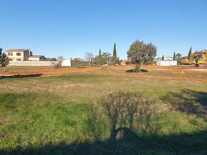 Vente terrain 300 m² à Poulx (30320)  99 000 €