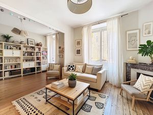 Maison de caractère avec cour et terrasse - 6 chambres - 15 mn de l'A7