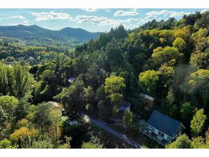 Ensemble de 2 Villas 8 pièces de 205 m2 sur 6523 m2