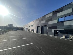 Location locaux professionnels 312 m² à Artigues-près-Bordeaux (33370)  2 592 €