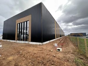 Location locaux professionnels 286 m² à Chambray-les-tours (37170)  1 699 €