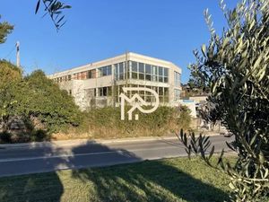 Location local professionnel bureaux RDC environ 177 m² Marseil