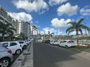 Restaurant + Murs – 232 m² – Affaire rare.