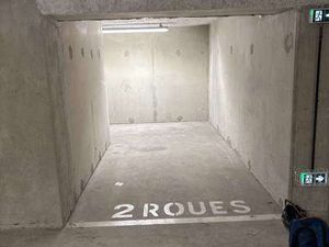 Location Garage box et parking à Rennes Villejean (35000) : à louer / 17m² Rennes Villejea