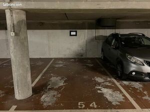 Loue emplacement de parking Asnières Bd Voltaire - 12m2