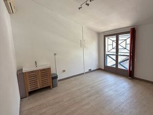 ? À louer : local pro 12 m² dans centre médical – La Montagne 8eme– 500 CC