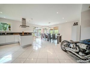 Maison 10 pièces 220 m²