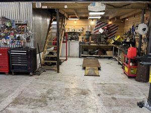 Local 250 m² AVRAINVILLE