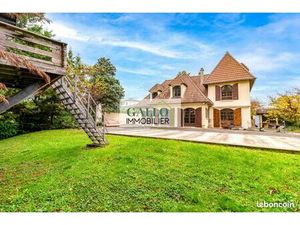 Maison 8 pièces 237 m²