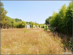 Terrain 1017 m² BEAUZELLE