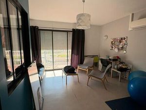 A vendre  Local Professionnel 50m2 + Appartement attenant 70m2 avec Vue sur Pyrénées