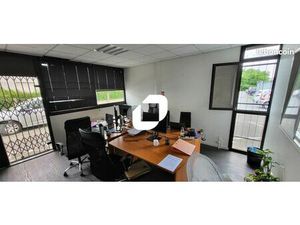 Bureau 144 m²