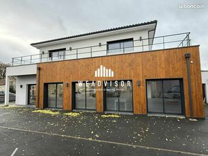 Local bureaux 240 m²