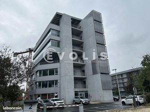 Bureaux 786 m²