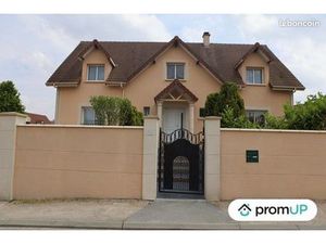 Maison 6 pièces 221 m²